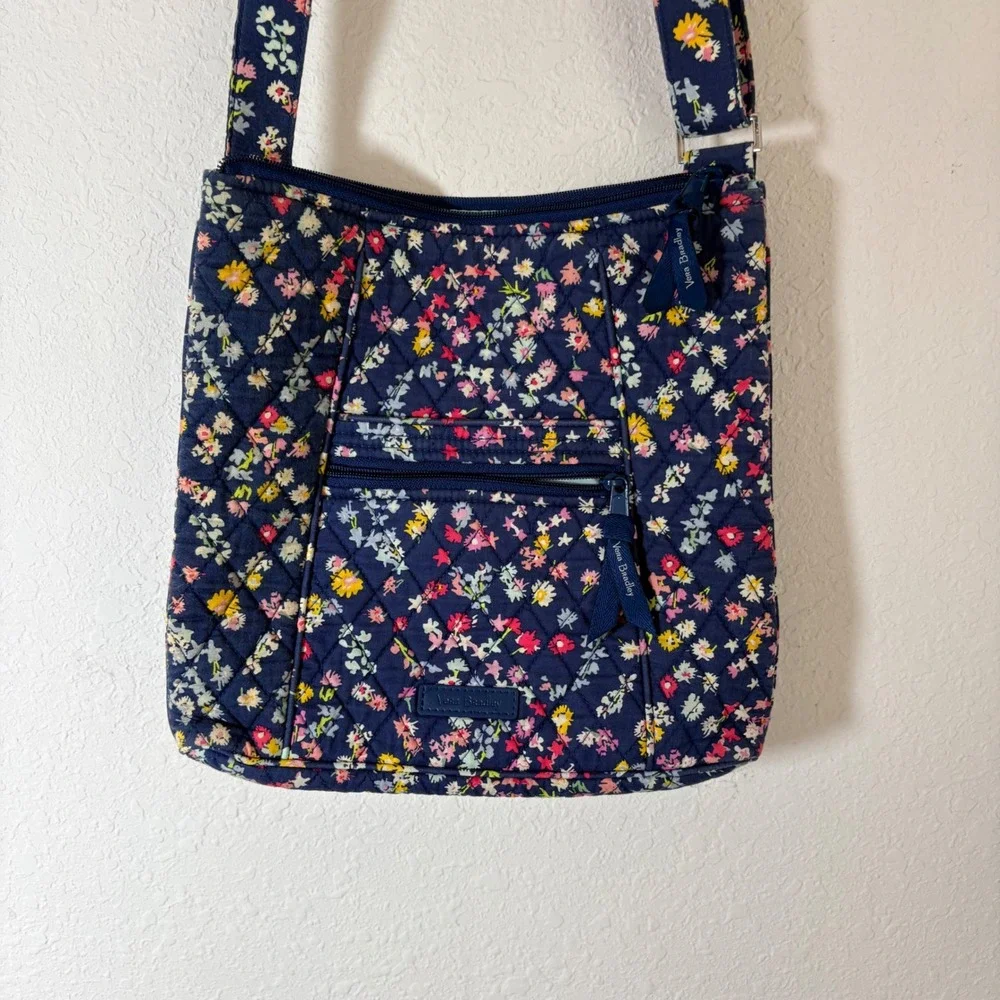 Vera Bradley Crossbody Bag Small Navy Blue Floral Excellent Quilted Cotton Zip